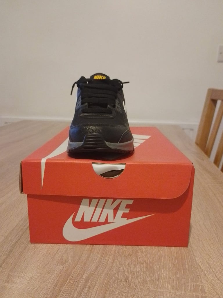 Nike Air Max 90 – New in Box – Size 6Y (UK 5.5) 
