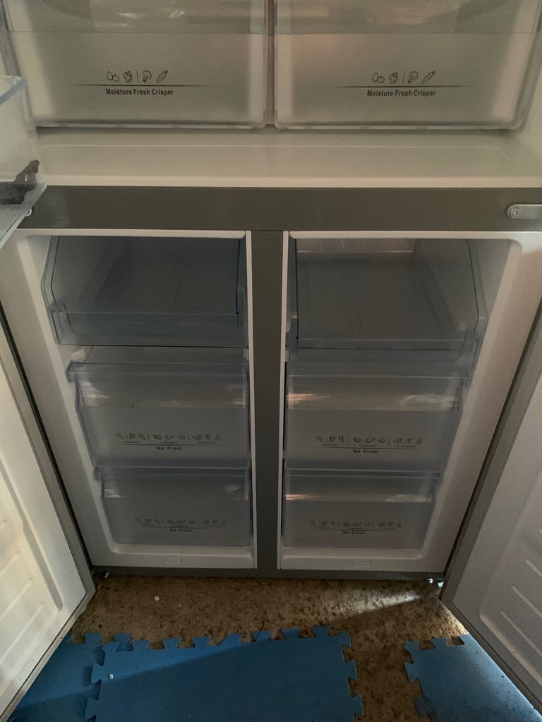 Hisense American Fridge Freezer in stainless steel/Grey FMN440W20C
