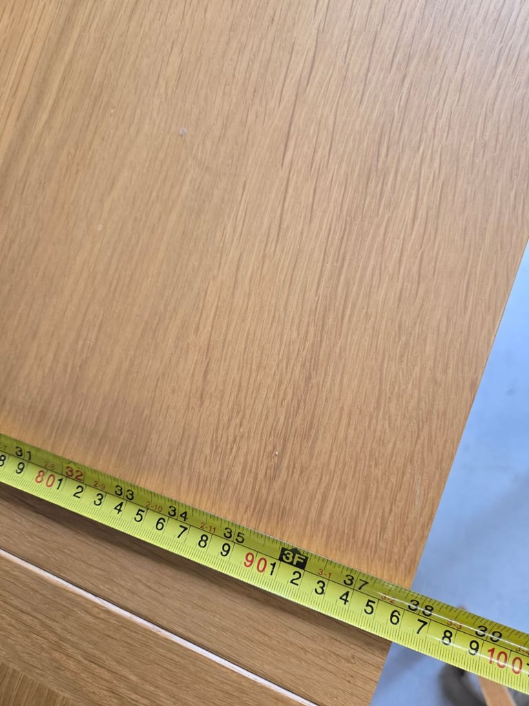 Brand new Ex-display Extending Table and chairs 