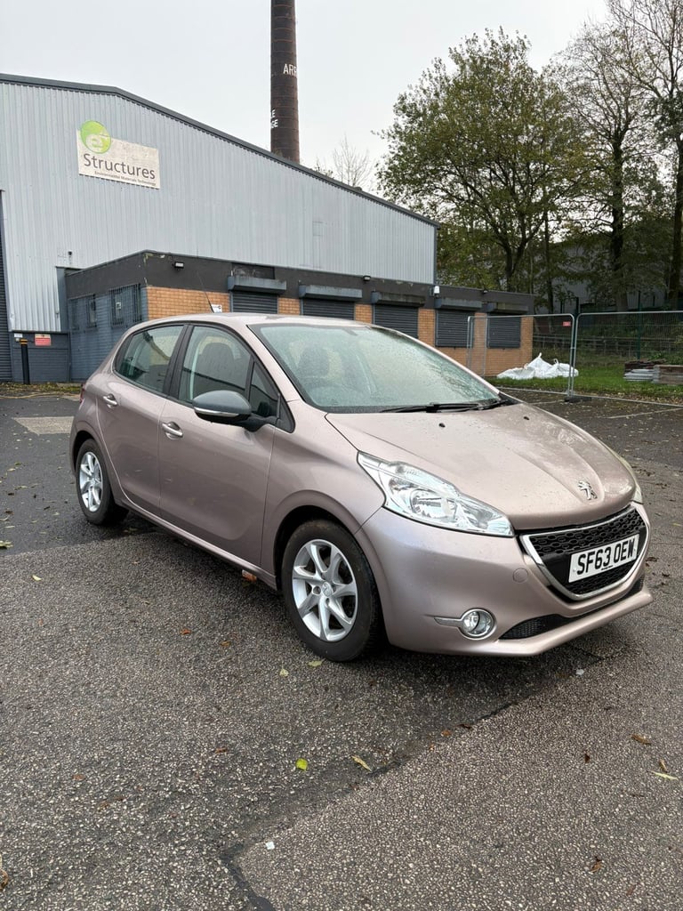 Peugeot, 208, Hatchback, 2013, Manual, 1199 (cc), 5 doors