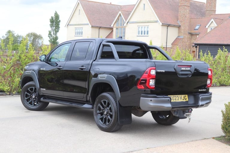 2023 Toyota Hilux 2.8 D-4D Invincible X Pickup Double Cab 4dr Diesel Auto 4WD Euro 6 (s/s) (2 PIC...