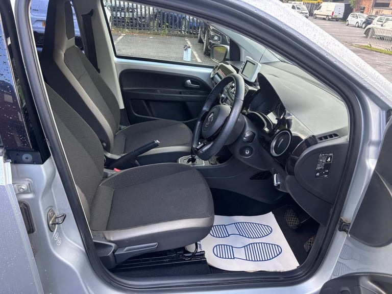 VOLKSWAGEN UP 1.0 High up! 2014