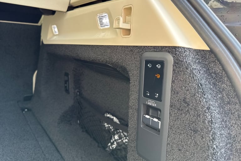 2025 Land Rover Range Rover 3.0 P460e 38.2kWh Autobiography Auto 4WD Euro 6 (s/s) 5dr SUV Automatic