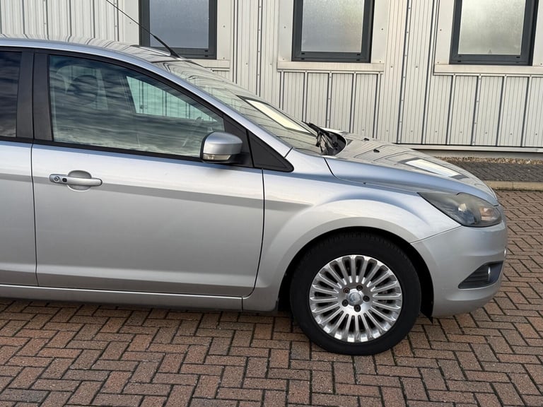 2010 Ford Focus 1.6 Titanium 5dr Auto HATCHBACK PETROL Automatic