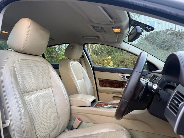 2009 Jaguar XF 3.0d V6 Premium Luxury 4dr Auto SALOON DIESEL Automatic