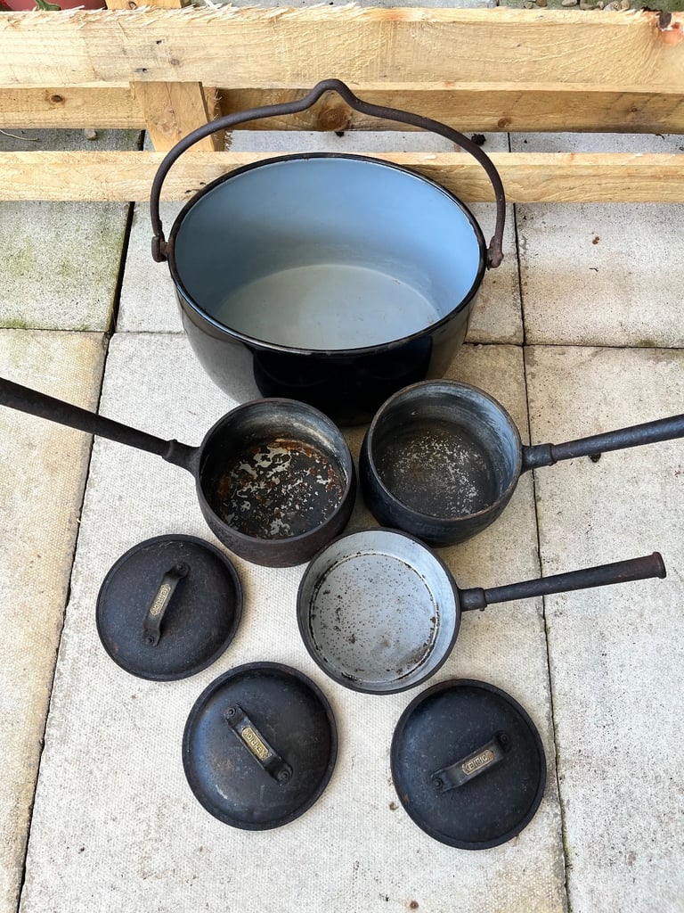 Cast iron pots 