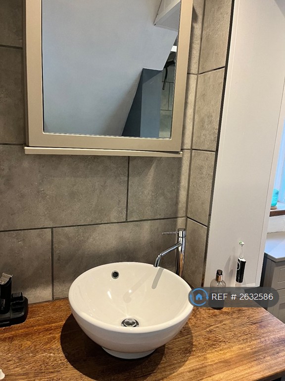 4 bedroom house in Railway Cottages, Kimberley, Nottingham, NG16 (4 bed) (#2632586)