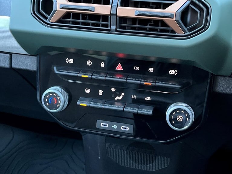  Dacia Spring 65 26.8kwh Extreme Hatchback 5dr Electric Auto 65 ps Electric