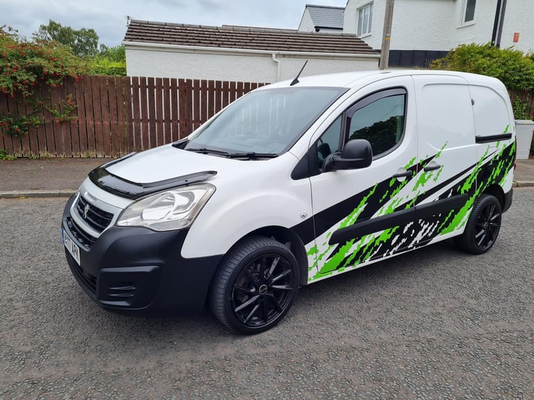 July 2017 Peugeot Partner Professional HDI Diesel Van 1560cc 100 Brake Horse Power Three Front Seats