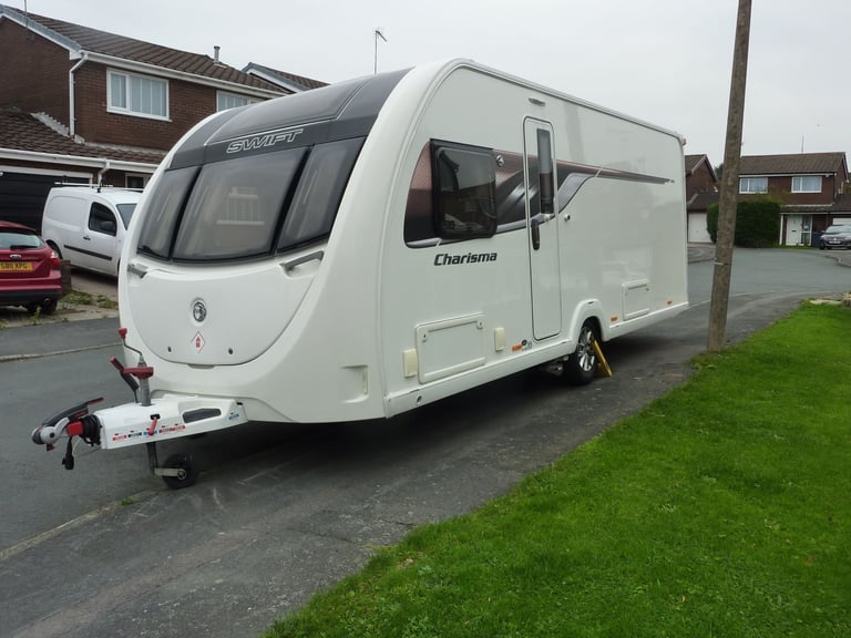 Swift Charisma FIXED ISLAND BED 2018