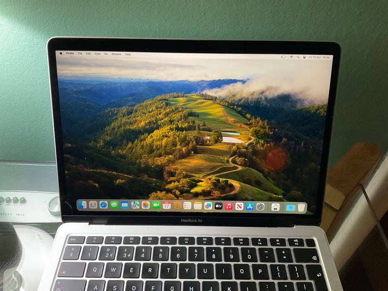 MacBook 💻 Air 256GB 8GB (2020) Battery Cycle 67. Silver. Immaculate Condition 