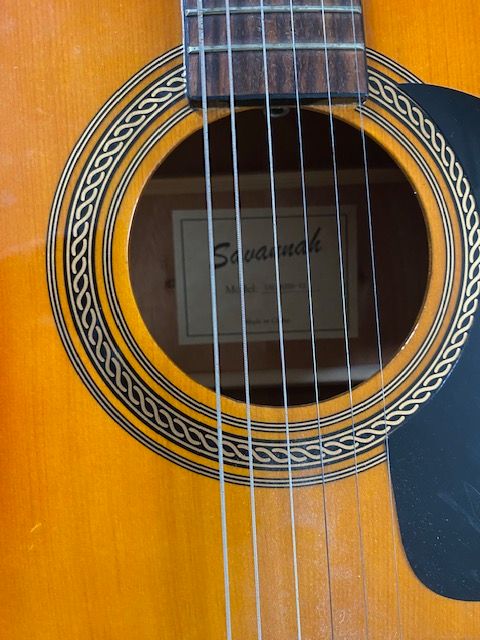 4 guitars (1 with case) and 1 violin (with case) for sale