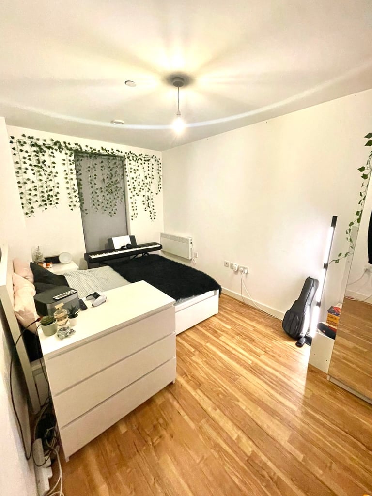 Double EnSuite Room in Penthouse w Private Rooftop Terrace