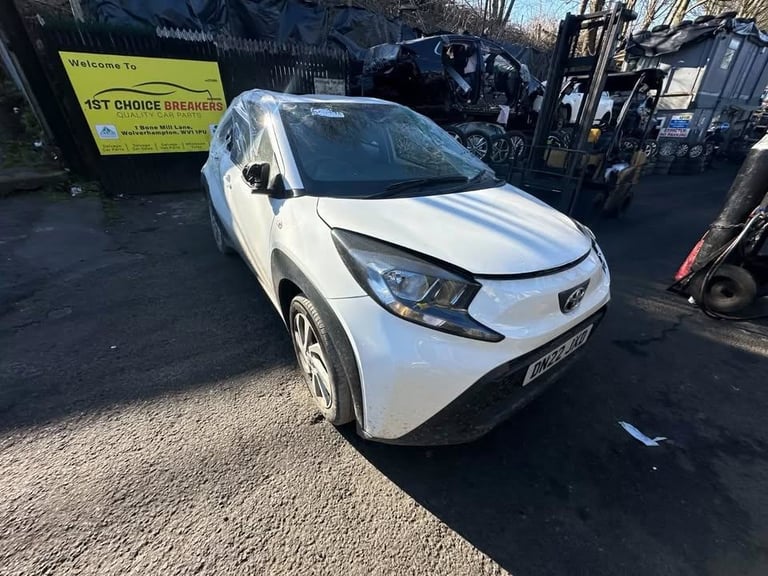  TOYOTA AYGO X 2022 1.0 PETROL BREAKING FOR PARTS 
