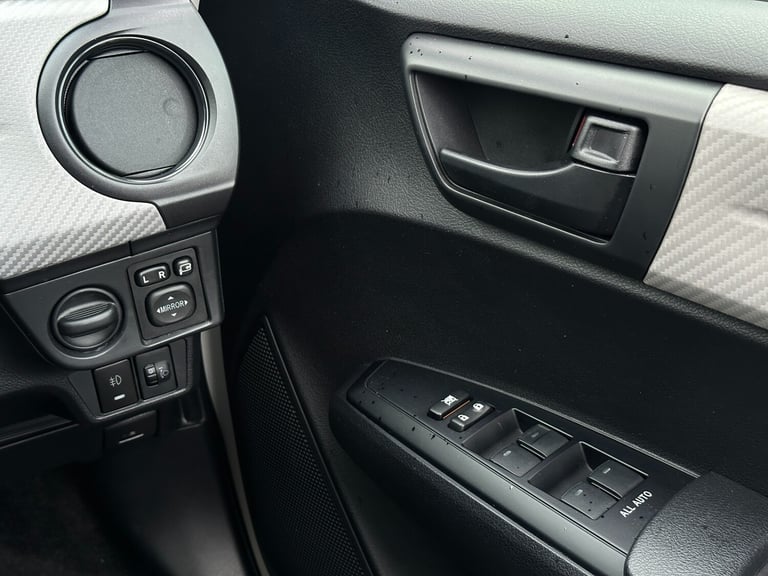 2014 Toyota Corolla (64 Plate) 1.5L PETROL HYBRID ELECTRIC AUTOMATIC 5 SEATER SALOON Saloon Petro...