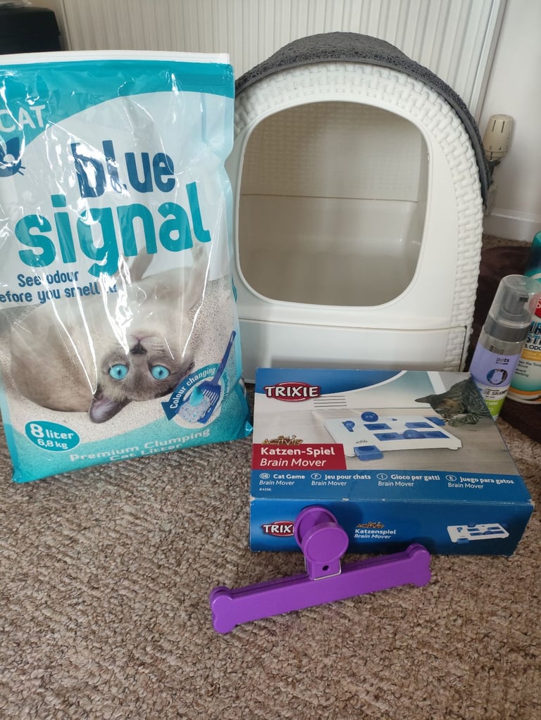 Huge Bundle of Equipment for Cats! Very good condition!