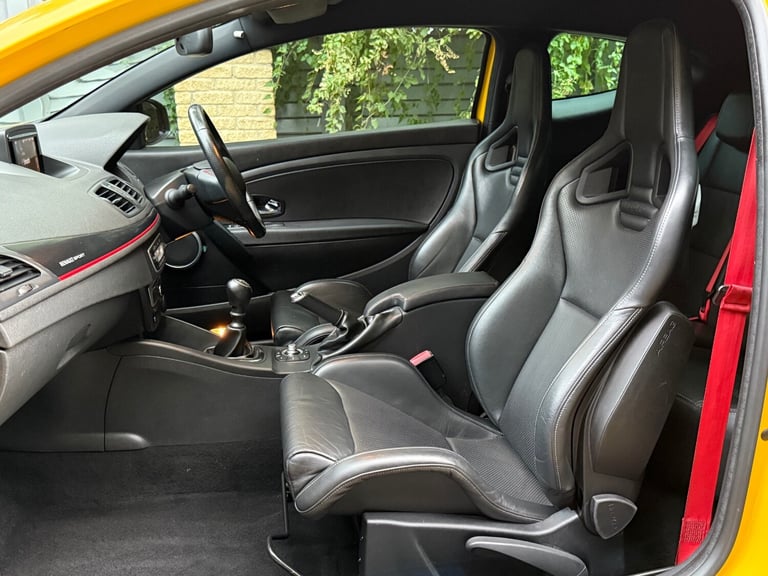 2016 Renault Megane 2.0 T 16V Renaultsport Nav 275 3dr - Liquid yellow - Trophy  COUPE Petrol Manual