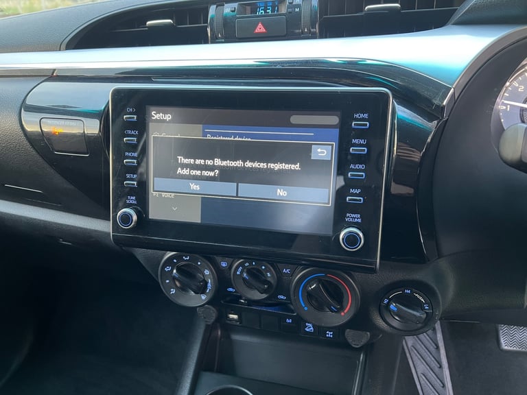 TOYOTA HILUX 2.4 D-4D 150PS ICON AUTOMATIC 4X4 UTILITY PICKUP 73 29,700 MILES