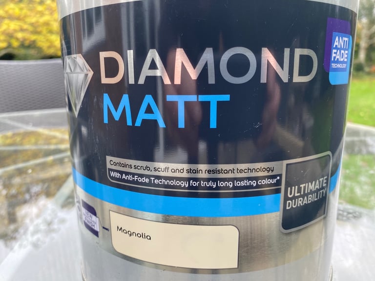 Dulux Trade Paint Diamond Matt Anti Fade Ultimate Durability Magnolia New 