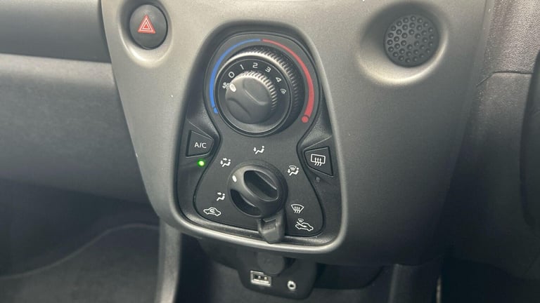 2019 Toyota AYGO 1.0 VVT-i x-play Hatchback 5dr Petrol Manual Euro 6 (71 ps) HATCHBACK Petrol Manual