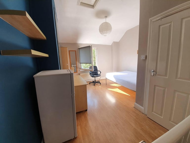 Spacious & Cosy Ensuite Room for Rent CV1 3ES 