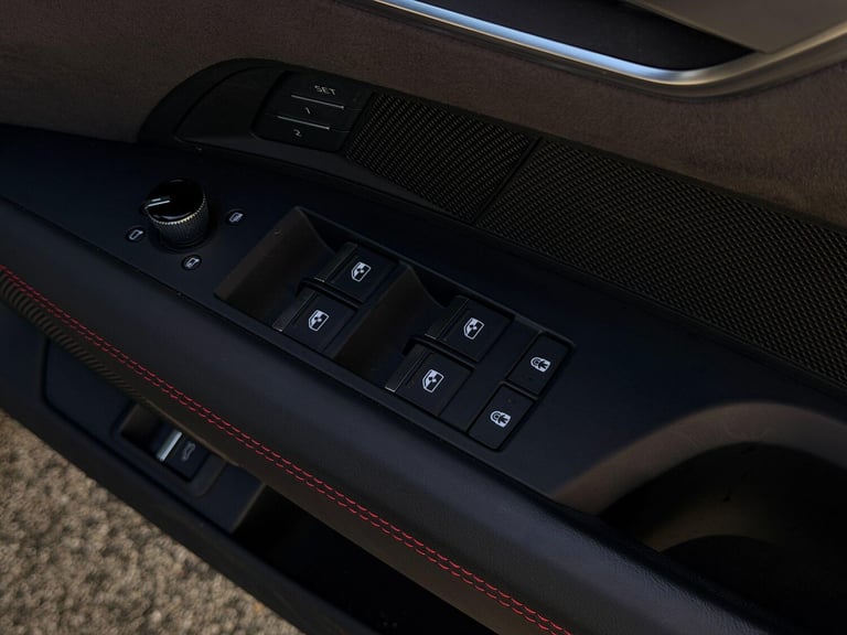 2023 Audi RS e-tron GT 93.4kWh Carbon Vorsprung Saloon 4dr Electric Auto quattro (598 ps) COUPE E...