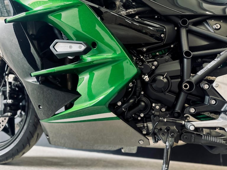 STUNNING ONE OWNER 2023/23 KAWASAKI NINJA H2 SX PERFORMANCE MOTORCYCLE 
