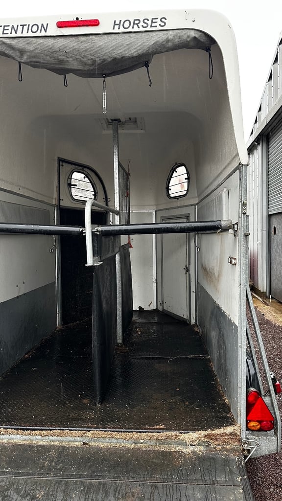 Cheval Liberté Gold Series Two Horses Trailer