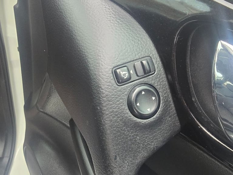 2015 Nissan Qashqai 1.2 DIG-T n-tec SUV 5dr Petrol Manual 2WD Euro 6 (s/s) (115 ps) Petrol Manual