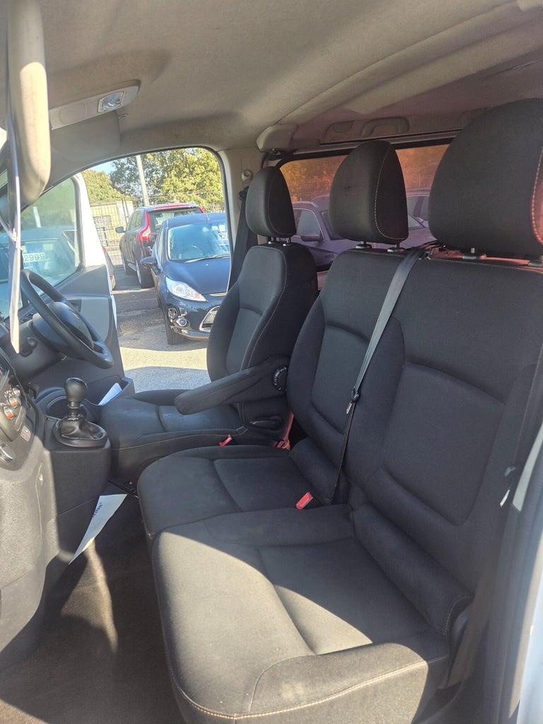 2017 Renault Trafic 1.6 dCi ENERGY 29 Business LWB Euro 6 (s/s) 5dr (9 Seat) MPV Diesel Manual