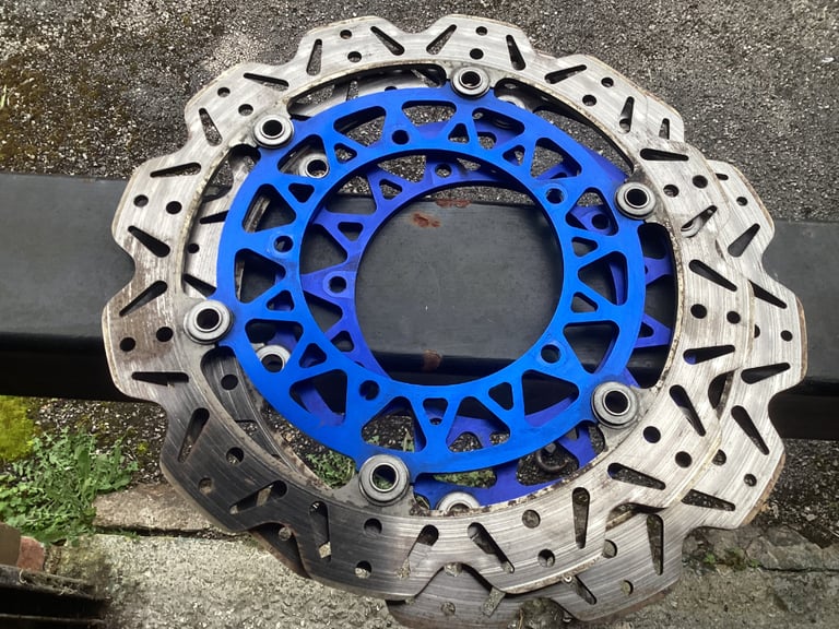 Yamaha R1 2cr / MT10 and sp model full floating discs EBC