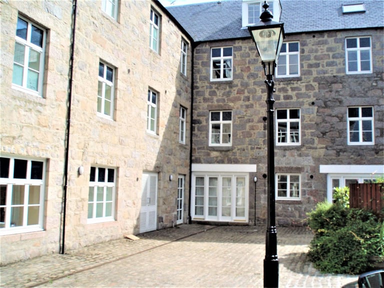 3 bedroom HMO flat in Ivory Court AB25 3TD
