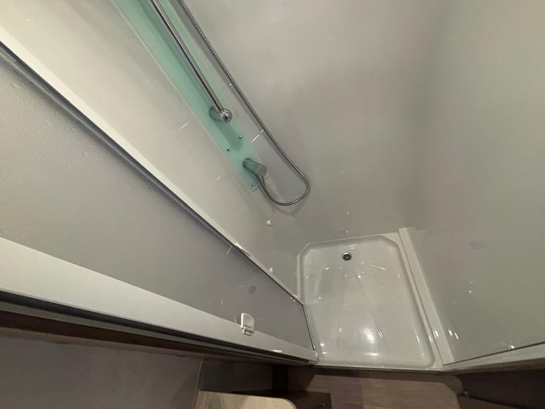 2019 VENUS 570-4, LIGHT WEIGHT FIXED BED, ONE OWNER, MOVER, ............NOW SOLD