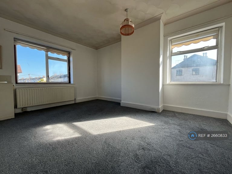 3 bedroom house in Central Avenue, Gravesend, DA12 (3 bed) (#2660833)