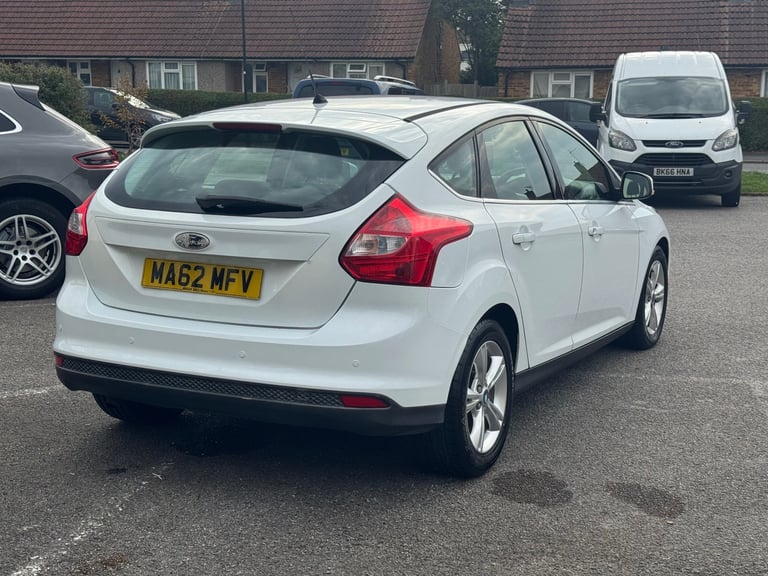 2012 (62) Ford, FOCUS, Zetec Hatchback, Manual, 998 (cc), Petrol 5 doors Low Mileage 