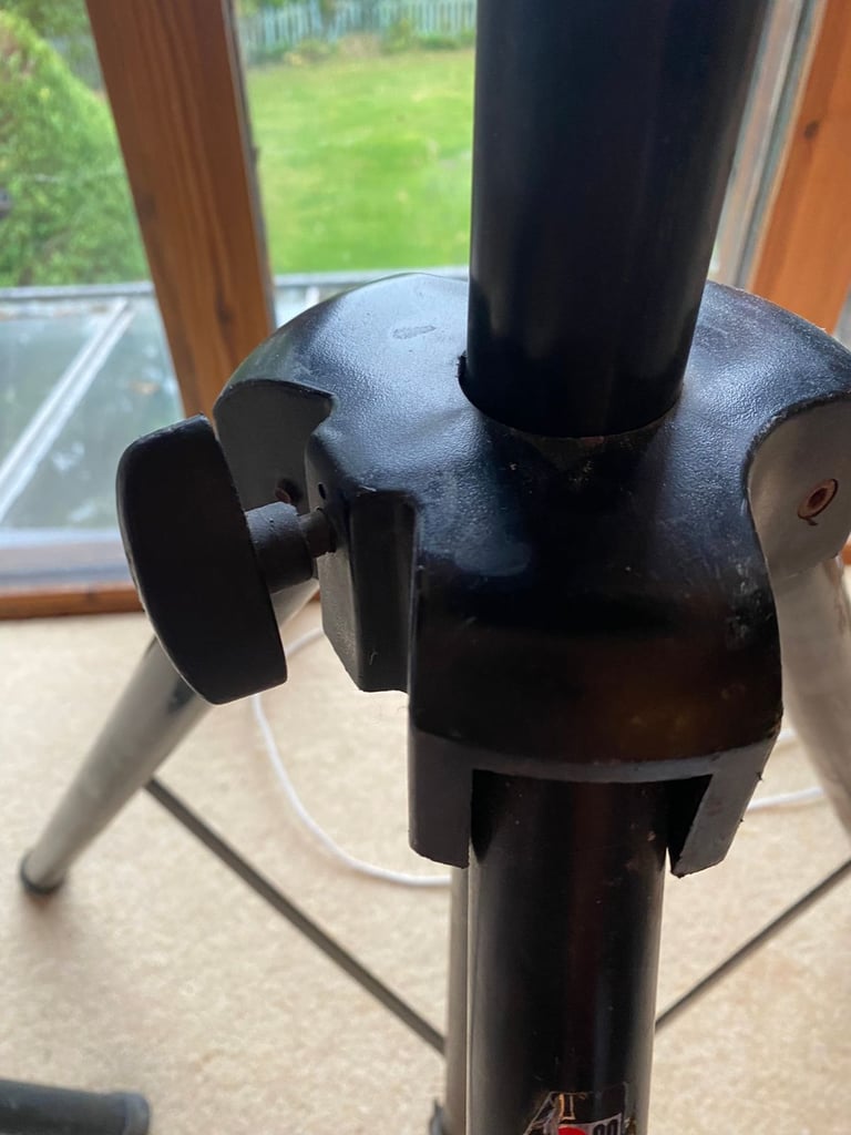  2x REDMAN Stereo Speakers and stands 300w + 100w