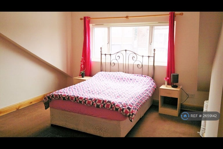 2 bedroom flat in Meanwood Road, Leeds, LS6 (2 bed) (#2659142)