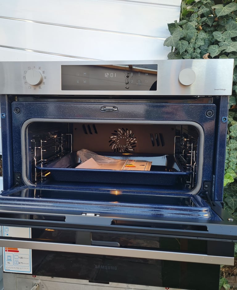 Samsung Serie4 Dual Cook Flex single electric oven built-in, Pyrolytic brand new,stainless Steel 
