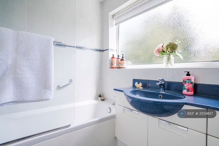 4 bedroom house in Waveney Rise, Oadby, Leicester, LE2 (4 bed) (#2559617)