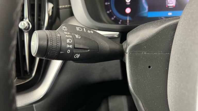 2021 Volvo XC60 B6 R-Design PRO AWD Mild Hybrid(22'Alloys, Harman Kardon, Panroof, Carplay) Estat...