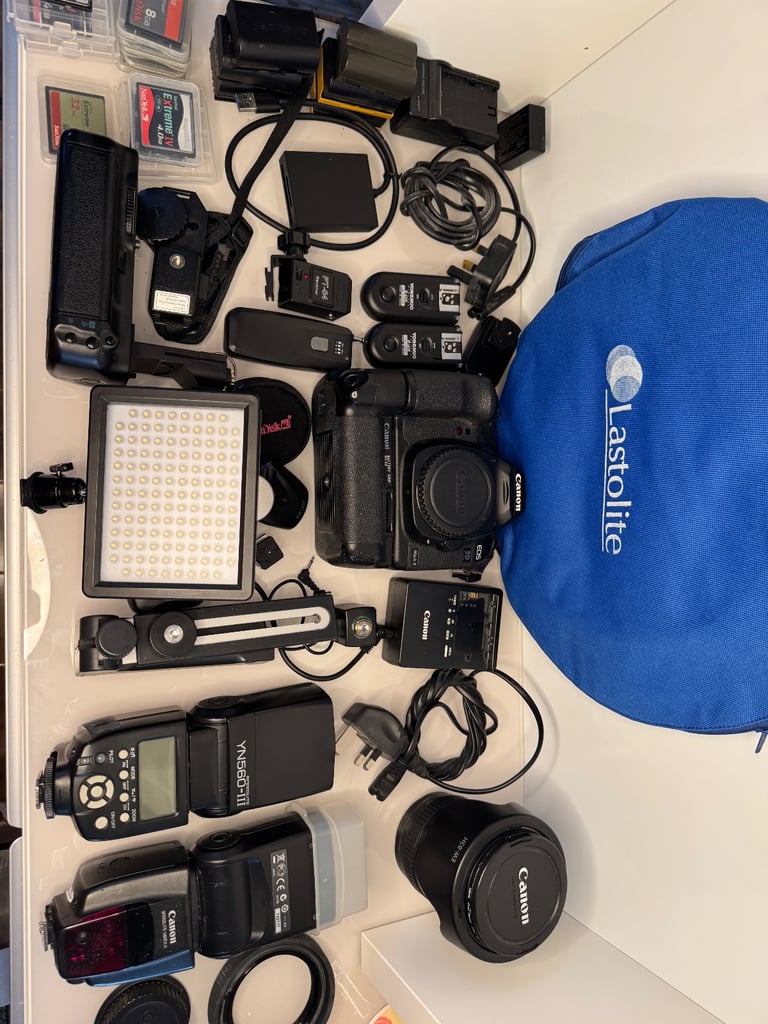 Canon EOS 5D Mark II DSLR + lens, flashes, accessories, bags – full pro bundle