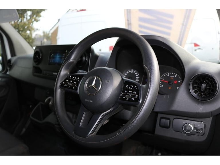 2022 MERCEDES SPRINTER MWB NEW SHAPE *NO VAT* LOW MILES 60k YEARS MOT crafter