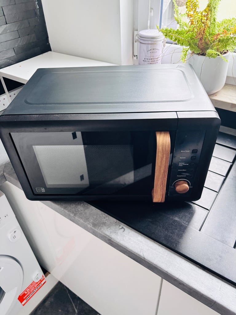 Black , fully working microwave 