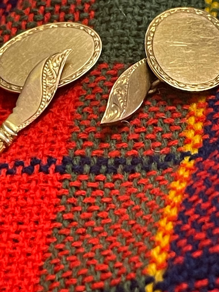 Gents  cuff links in shape o dagger