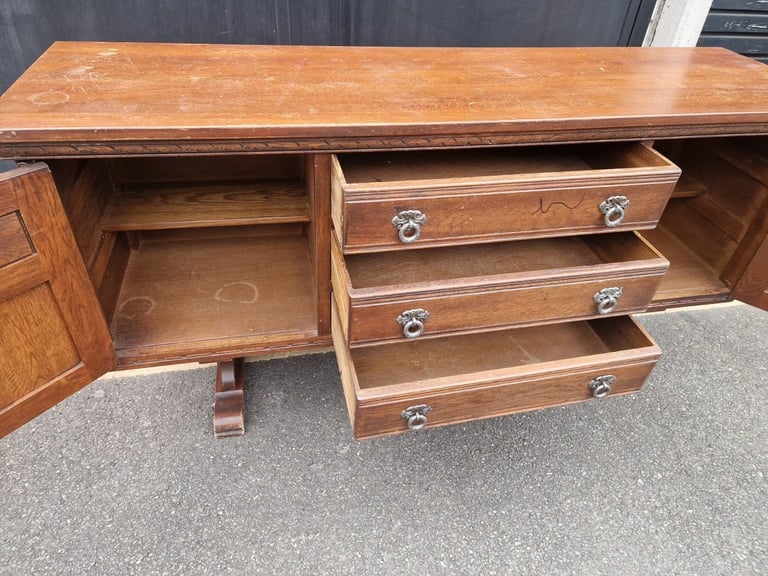 Oak sideboard/ chest of draws