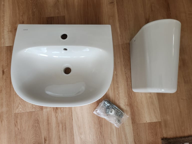 Vitra Zentrum semi-pedestal bathroom sink 550mm