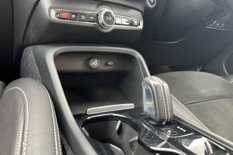 2020 Volvo XC40 1.5h T5 Twin Engine Recharge 10.7kWh R-Design Pro SUV 5dr Petrol Plug-in Hy SUV H...