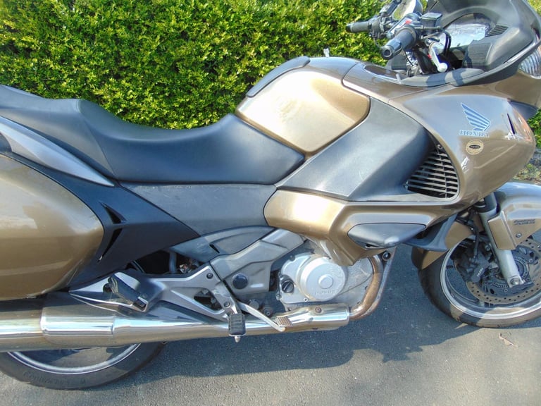 Honda NT700 VA DEAUVILLE, 2006 MODEL SHAFT DRIVE TOURER WITH PANNIERS AND BOX
