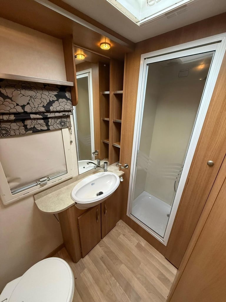 2011 COACHMAN LASER 640- 4 BERTH CARAVAN 