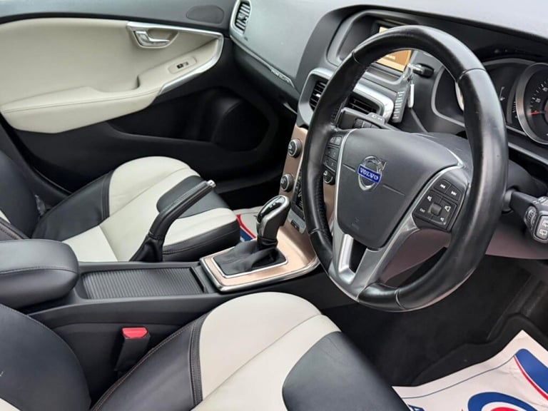  Volvo V40 D2 Cross Country Lux 5dr Powershift Diesel